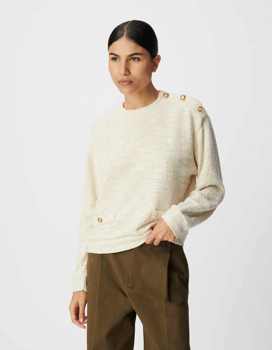 damessweatshirt van beige lurex tweed met knoopsluiting op de schouders.